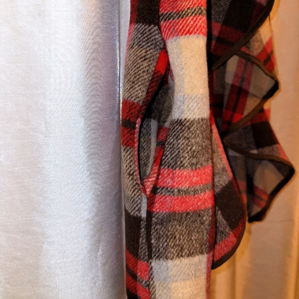 PLAID VEST WITH RUFFLE - Picture 4 of 4